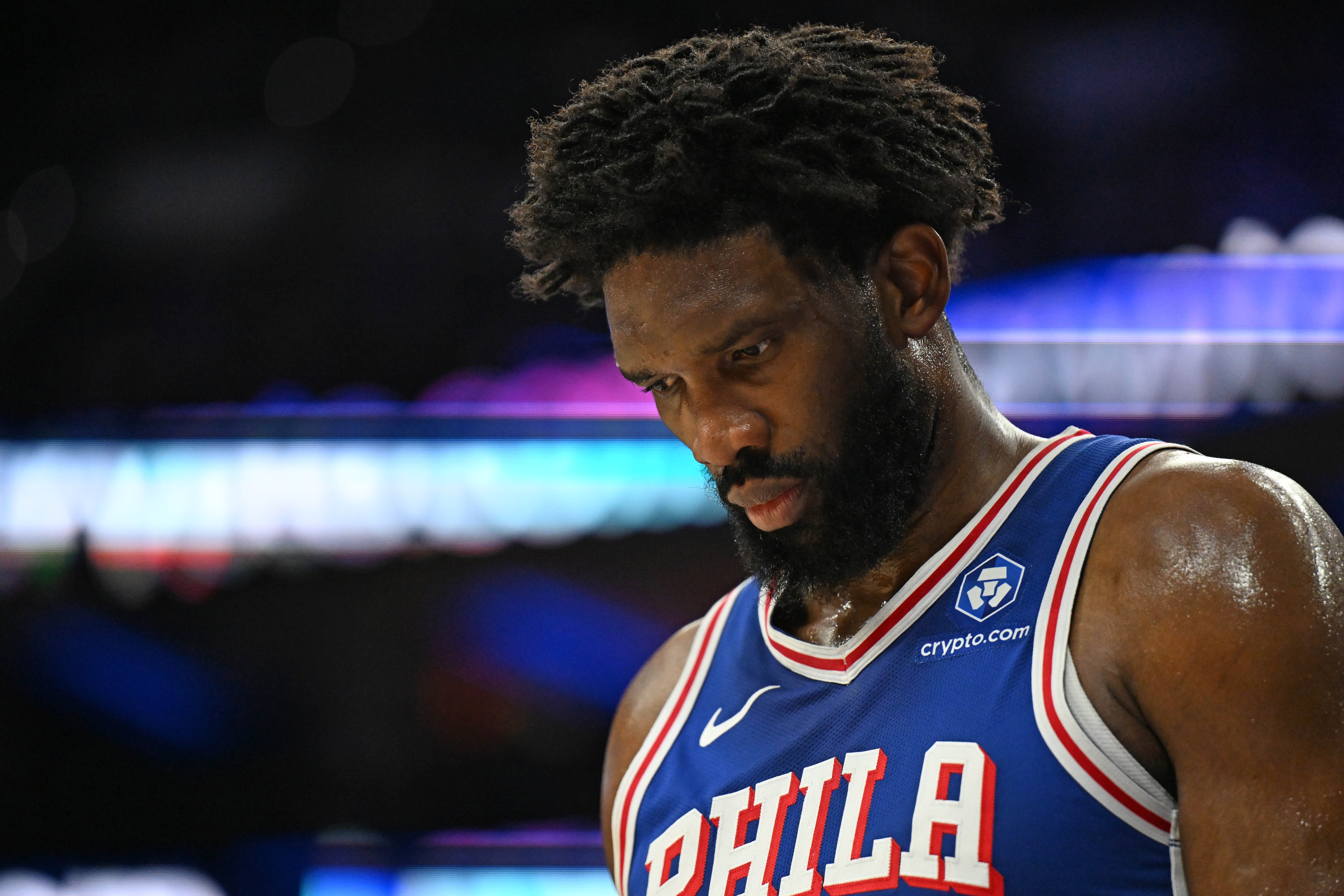 开云-频频造杀伤！恩比德半场9中5&amp;罚球9中8 得到18分7板3助